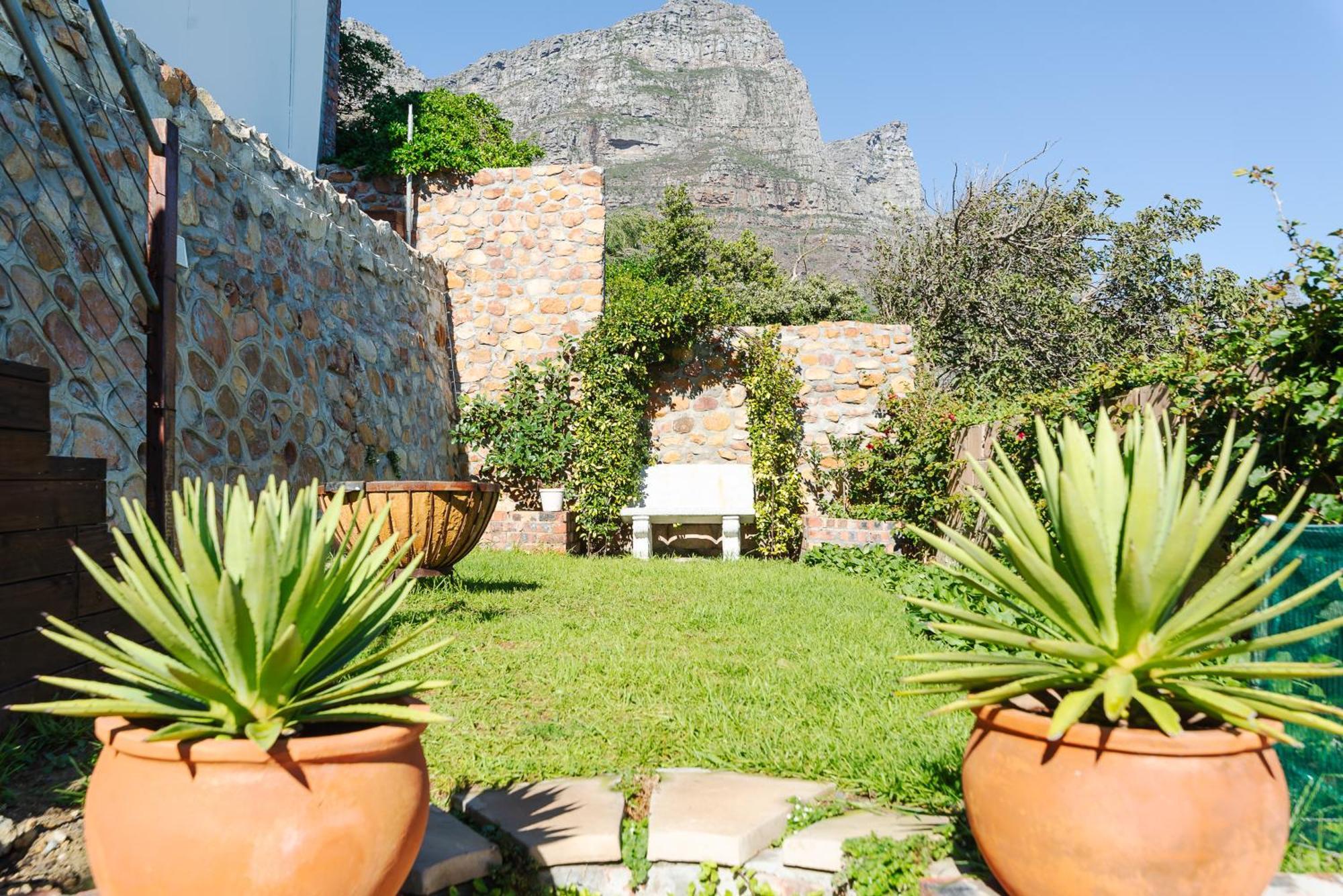 Camps Bay Blue Self-Catering Studios 开普敦 外观 照片